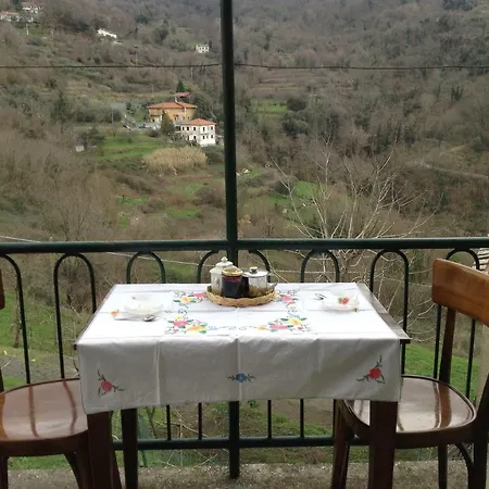 All'ombra Del Castello * Calice al Cornoviglio