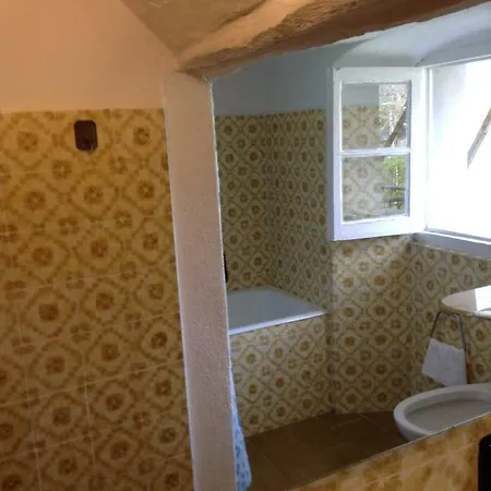 All'ombra Del Castello *